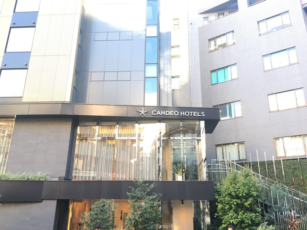 六本木の芋洗坂にあるカンデオホテルズ東京六本木の外観
