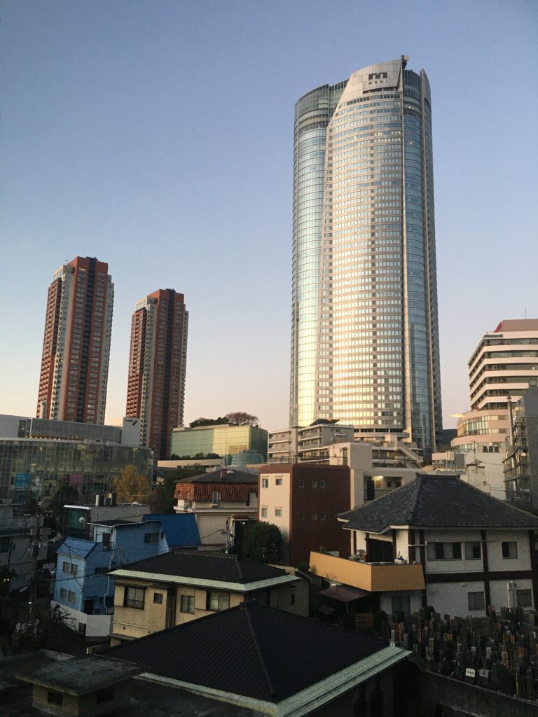 カンデオホテルズ東京六本木の客室から見える六本木ヒルズ