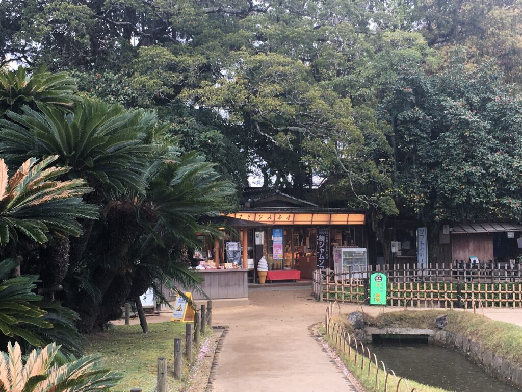岡山後楽園の園内にあるさざなみ茶屋の外観