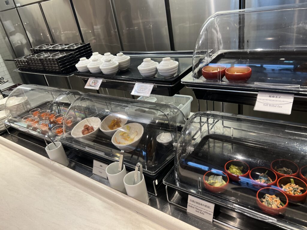 ドーミーイン池袋の朝食バイキングに並ぶ温かい料理