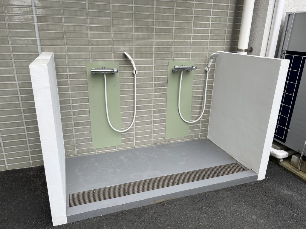 たびのホテルlit宮古島にあるウェットスーツの洗い場