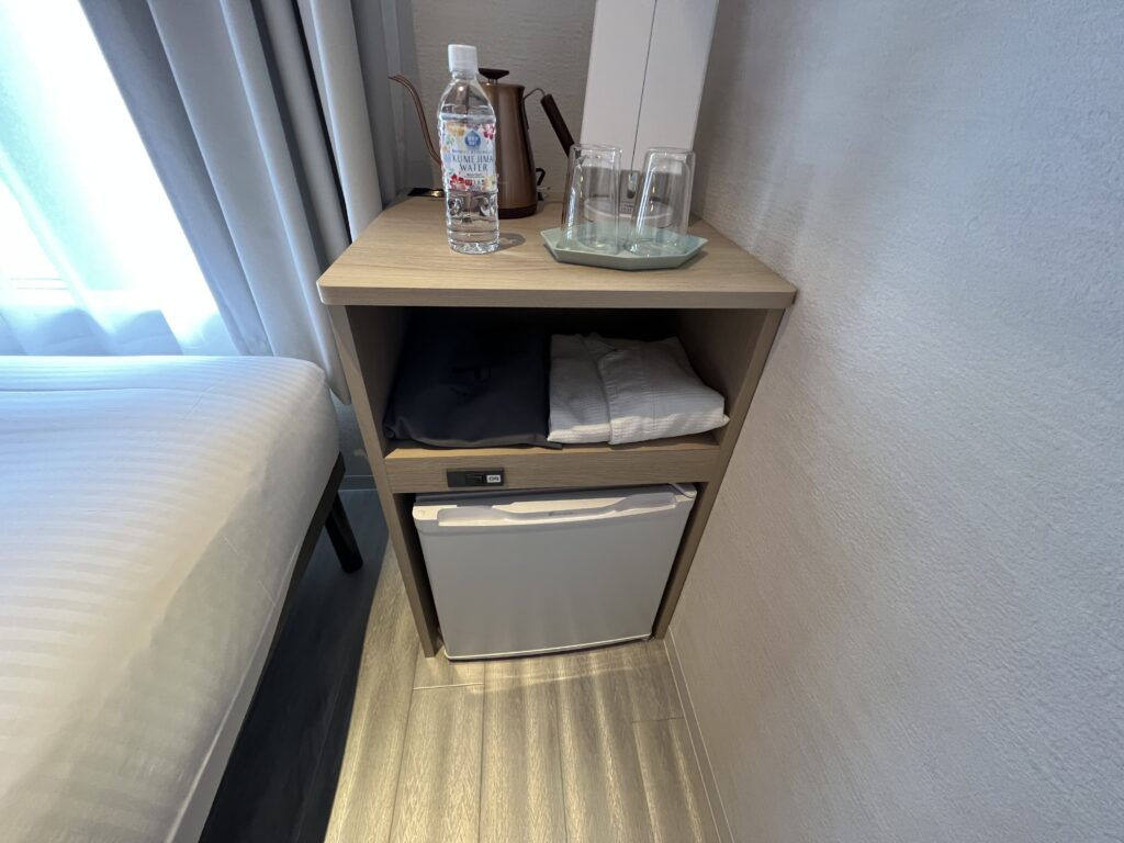 たびのホテルlit宮古島の客室にある冷蔵庫