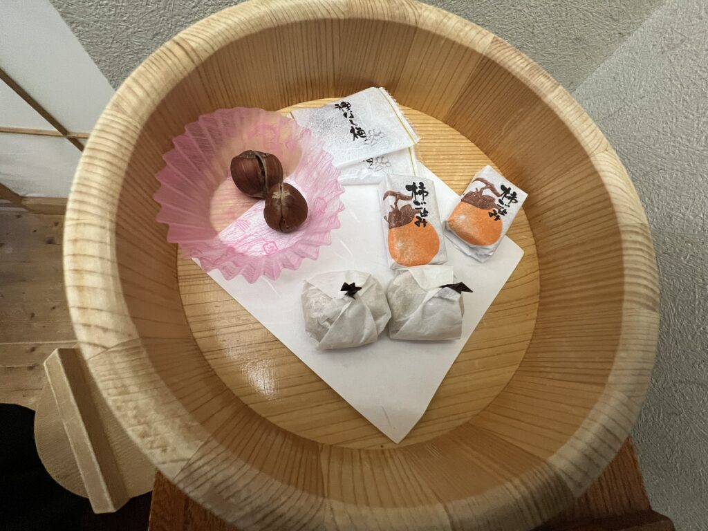 ホテル富貴の森の客室のお茶とお茶菓子