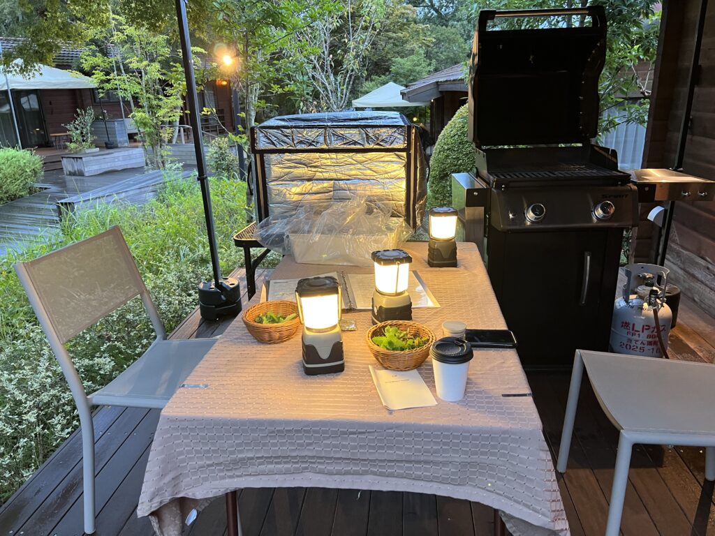 テラスで楽しむ夕食のBBQ