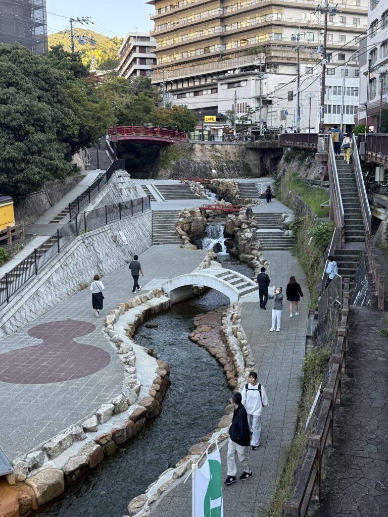 有馬川親水広場とねね橋
