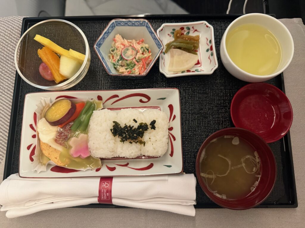 JALビジネスクラスの到着前の和食