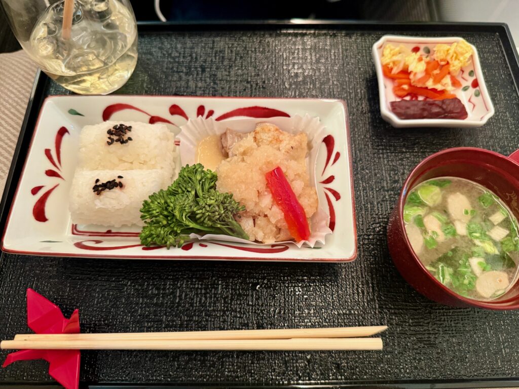 JALビジネスクラスJL774便の和食主菜